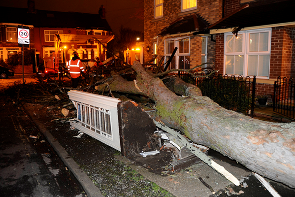 hulllive's tweet photo. Our round-up of last night's weather chaos in Hull and ER, including the flattened phone box: http://t.co/8OACwSft9I http://t.co/R5xrB3MnKe