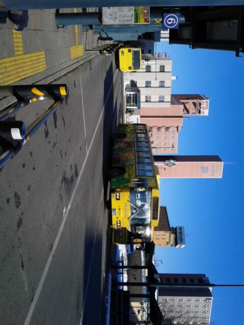KACHIBUS's tweet photo. 【カチバス通信】さぁやってきました、帯広！街中には黄色いバスがいっぱいです。 http://t.co/gbZ53Y4ozL