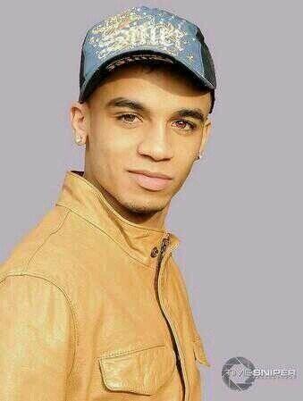 noticemeJLSx's tweet photo. @AstonMerrygold check this picture😂👌 #HappyBirthdayAston 💙xxxx http://t.co/ZMn9ltZh2B