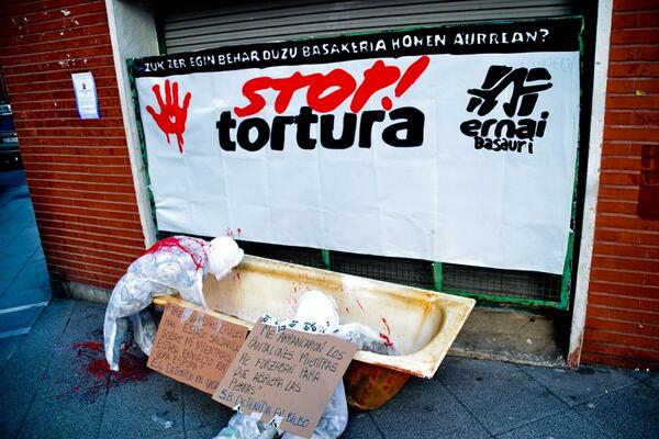 STOP TORTURA!!! #Tortura #TorturaEuskalHerrian #StopTortura <a href="/naiz_info/">naiz:</a> <a href="/Ernaigazte/">Ernai</a> @topatuinfo  @GazteIraultza
