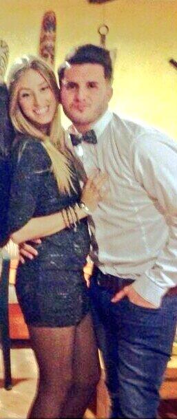 EstherArizaa's tweet photo. Feliz Jueves! En especial a mi cumpleañero @angelcz93 mi eterno compañero de fiestas y tonterias. Love you (L) http://t.co/viorx5hYXj