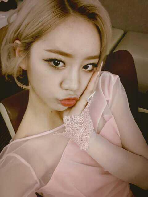 Girls_Day_Hyeri's tweet photo. 헉.. 오늘 엠카 막방인데 저희 걸스데이 1위후보예요!!!! 신난다 신나~~~~~^^ 7주차에 1위후보라니 진짜 감동이예요ㅠㅠ.. 화이팅!! 화이팅!!!!!!!!! http://t.co/EK1hL7lOlC