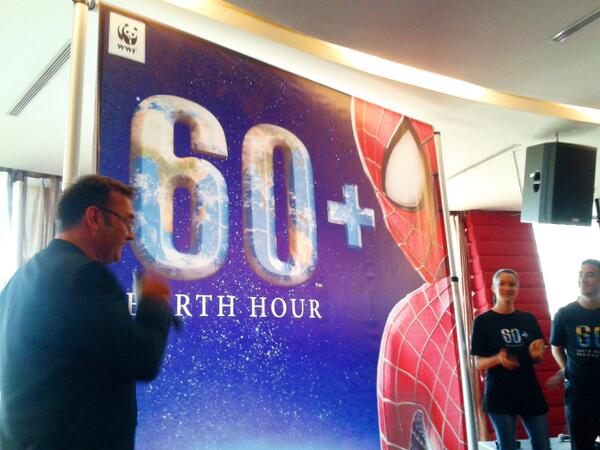 Andy CEO EarthHour menjelaskan Spiderman yang menjadi Brand Ambassador EH Global