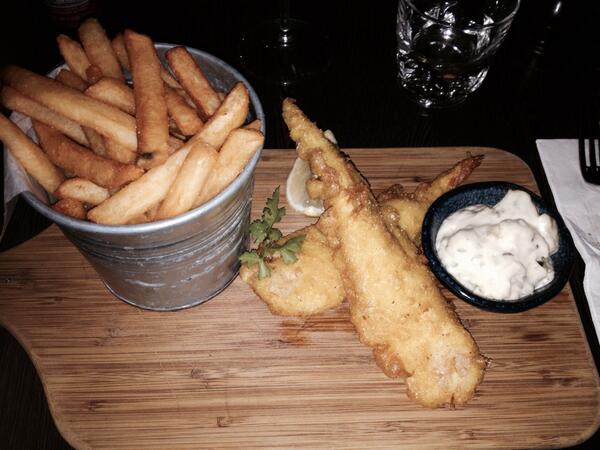 blondebarnett's tweet photo. @theredlioncrick just eaten at Melbourne's answer to the Red lion.. Microbrewery too #competition #pullyourfingerout http://t.co/893Fu8lc4a