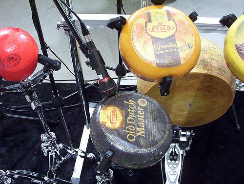 The new TcT drum kit for the tour arrived this morning, its a bit a cheesy but it will do the job,right!?