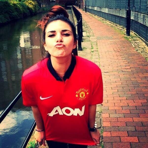 Ultras Girls Pub On Twitter Girls In England Manchester United Http T Co Fyvl844ve8