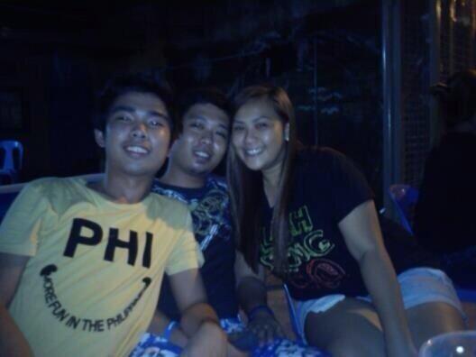 adaz2014's tweet image. #tbt #nakikiusoLang hahaha @frncsrymnd @AnjaAtento haha