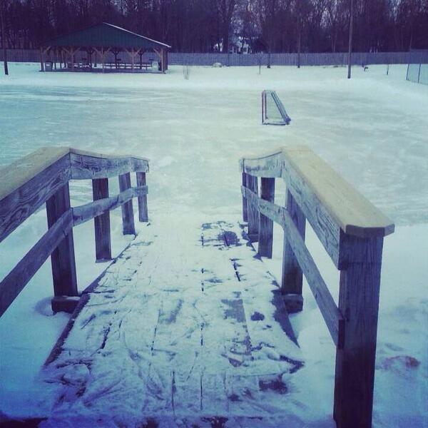 BardownHockey's tweet photo. School, work or this... You take the pick http://t.co/G25FNfAfaO