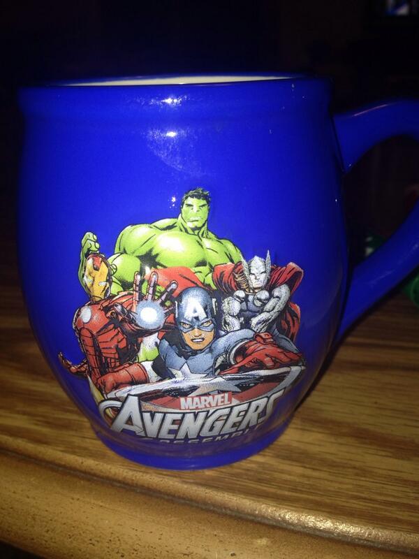 ChrisBrunner1's tweet photo. Never too early for hockey.  Good thing I have this cool zach parise coffee mug #CaptainAmerica #USAHockey http://t.co/Z4gCfgS40y