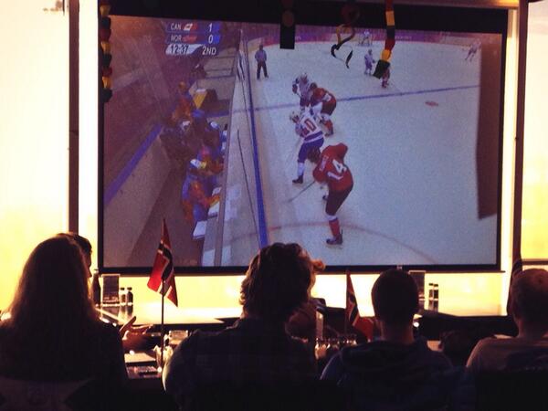 UofCLastDefence's tweet image. @UofCLastDefence: The Norwegian table supporting their peeps! #lastdefencelounge #ucalgary #yyc