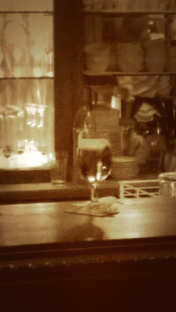 Zwork25's tweet photo. A quick beer before the party starts. #binding http://t.co/C0MLwDJJpa
