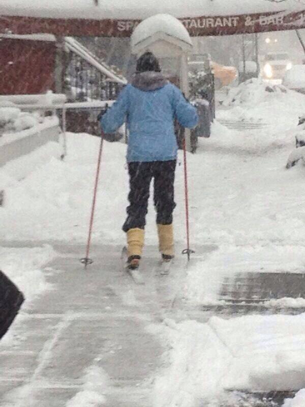 Rociotorroba's tweet photo. Estoy soñando o me he despertado en alaska sin darme cuenta! Vaya style tiene la gente para ir al curro http://t.co/giZ1wFFOGL