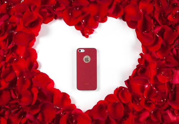 Bu Sevgililer Gününde telefonunuza da sevgi göstermeyi unutmayın!#love #iphone #moshi