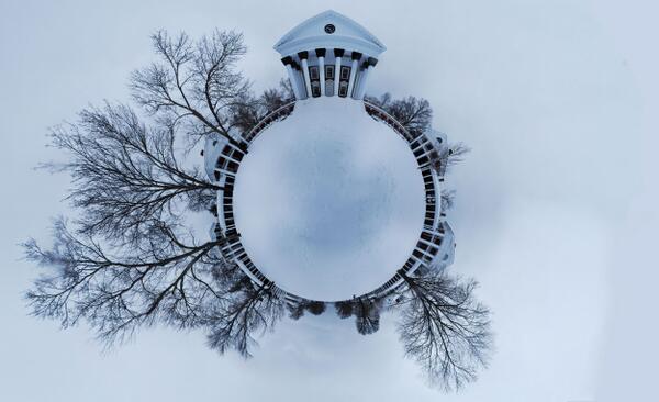 uvacommunity's tweet image. Too cool! RT @CavDailyPhoto Snow Globe. @UVA #snowtunda  #CAValanche #snOMG