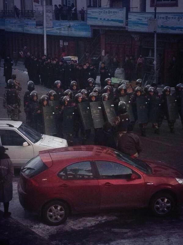 133rd Tibetan immolation. Chinese troops arrive at scene in #Ngaba #tibetindependence