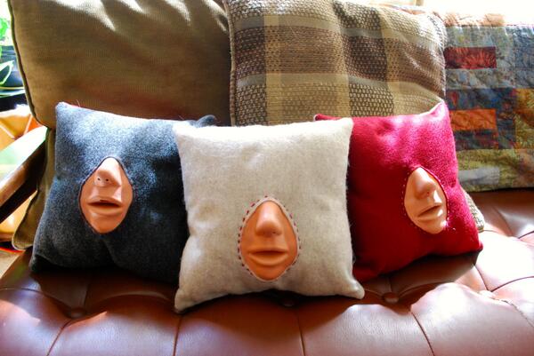 RT @franceslam "<a href="/MailOnline/">Mail Online</a>: pillow to practice kissing. Beyond creepy. dailym.ai/1g1F15W   "”