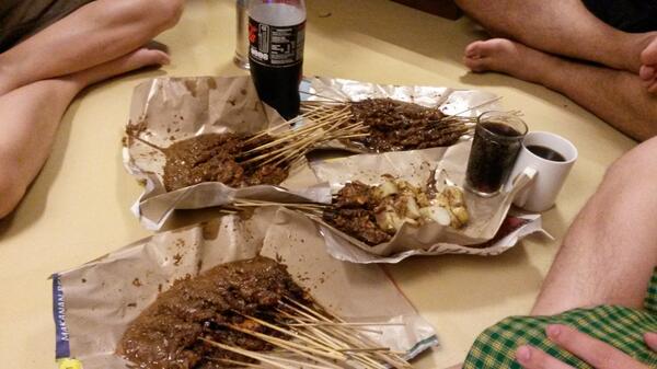 steventanugraha's tweet photo. Makrab dikosan @Paibenk @JuliusDanLee @frwahyu http://t.co/amRUoEKnfx