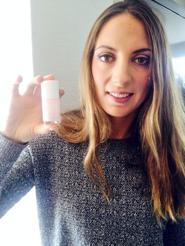 ModelsOwnMx's tweet photo. @gabysetien eligió un color muy natural  #BuffPink para esta tarde tan especial 💅 http://t.co/OeB30XQ6HQ