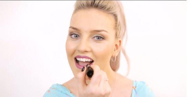 PerrieENews's tweet photo. #NEW Nueva foto de Perrie para el Phothosoot de su Línea de Cosméticos. {2} #PerrieENews http://t.co/n4EPAHzHAf
