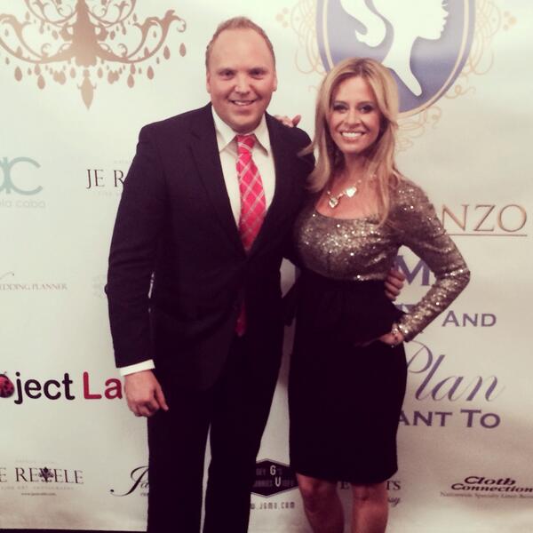 MattPieper's tweet image. Fun night for #projectladybug with @dinamanzo. Go online to donate! #jersey #blondebuddies #brownstone