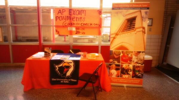 DenisUTTyler's tweet image. My setup at Memorial High School for engineering fair tonight. #uttyler #houstonengineering