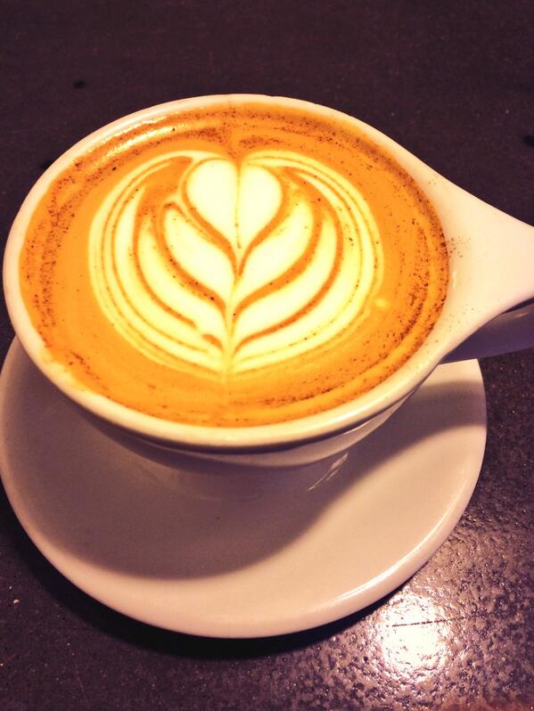 smile_evryday's tweet image. Today, this latte from @madcap made me smile. Amongst many other things!