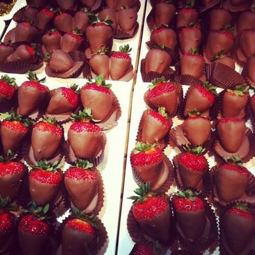 KRT_B2STDW's tweet photo. happy valay ya hehheeh @MaroonNamjoo95 http://t.co/1wupdhajqk