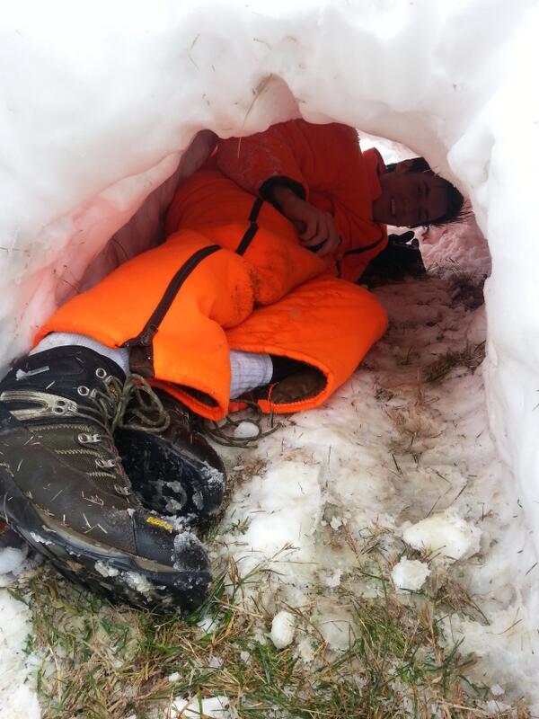 Daniel_Allen_'s tweet photo. If anyone wants to play in the igloo just let me know. http://t.co/v4KjiXV486