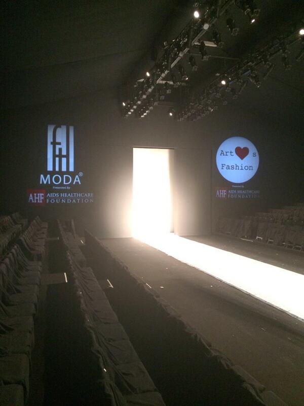 RedLightPR's tweet image. Rain or shine our team works it out! From the tents at Lincoln Center. #NYFW #Italianproject stay tuned!!