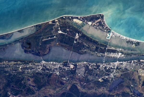 AstroRM's tweet image. Just passed up the East Coast which is covered in clouds but KSC in FL looked beautiful.