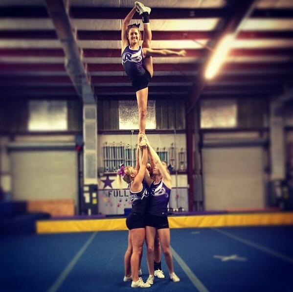 BassettMadeline's tweet image. Omg my flyer isn't even flexible #shesucks @Cameryn_Schultz