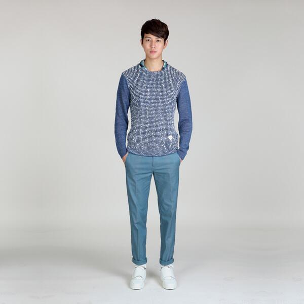 초콜릿 받을 준비 완료:-) 어려워할 것 없어요. 기쁜 마음으로 받을게요. 물거나 헤치지 않아요. 편하게 주.세.요. ^_^ MVIO Sweater_MK4A51109P