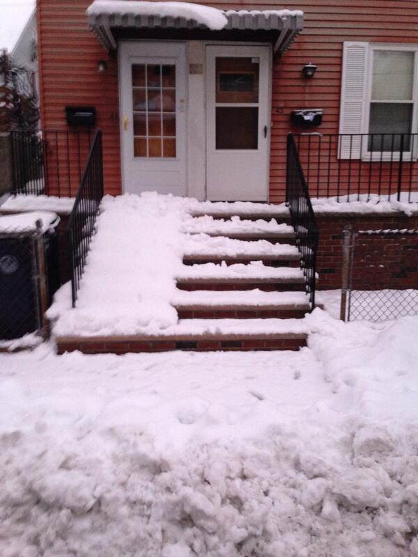 arse_nick's tweet image. Thanks for shoveling pal!! #snowedin #shovelyourownside #myneighborstinks