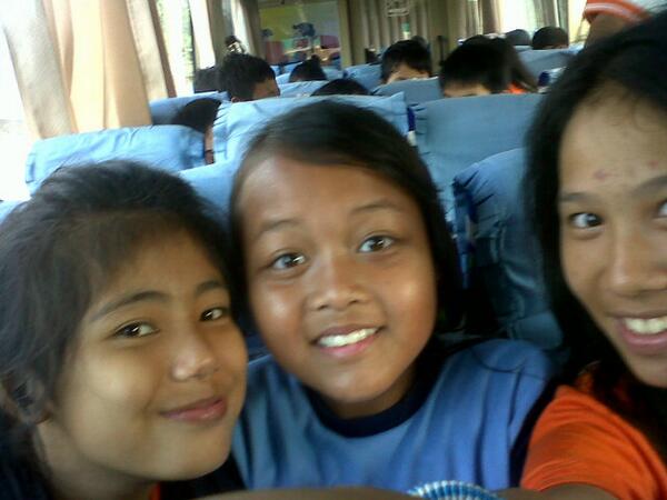 tjurnarto's tweet image. Di bis :) *studytour #ciseeng-bogor (y)