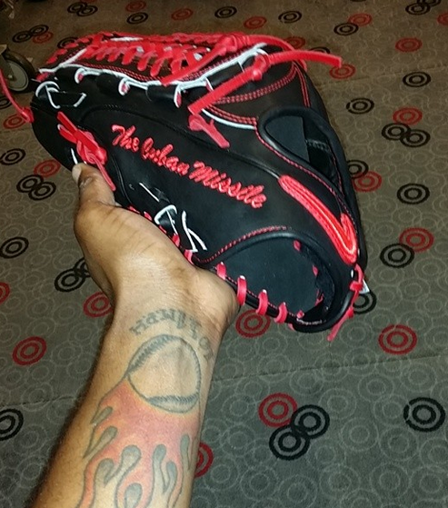 What Pros Wear on X: Aroldis Chapman's @nikebaseball custom trap glove.  Caliente. #nike #reds #106mph #WPW  / X