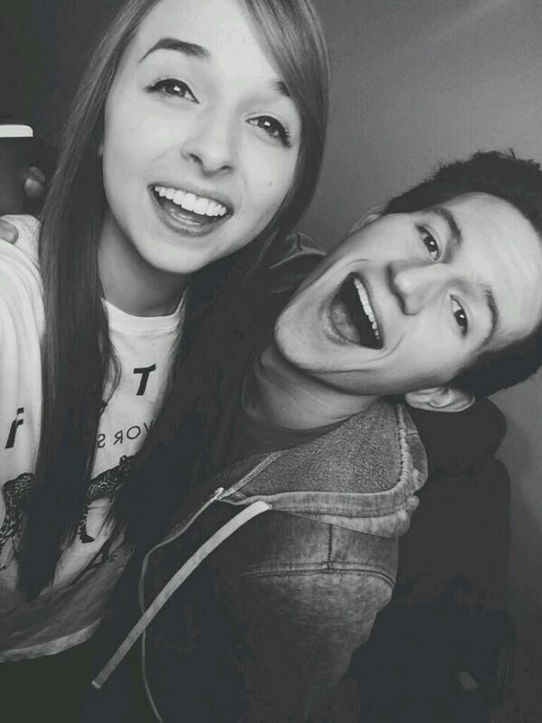 EmmaRobertsSB's tweet photo. Babes. http://t.co/Ezr5qaBcVU