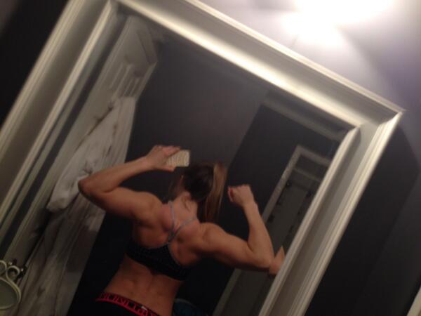 FirstClass_fit's tweet image. Loving my gains. But idk how to take a picture of my back so here's my attempt hahah #backslip ?
