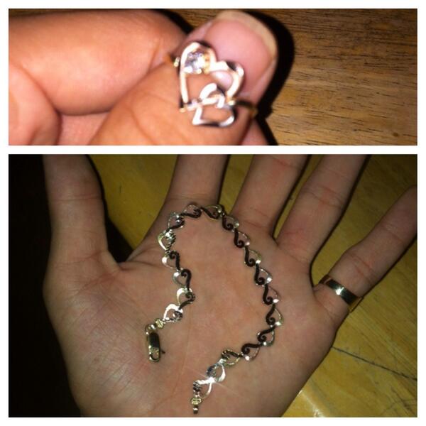 My moms Valentines gift from me #loveher #diamondheartring #heartbracelet 😘 love you mom hope you like it