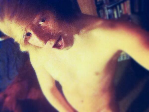 thatoneguy_666's tweet photo. i dont even have abs still think im cute? XDDD http://t.co/aAfXmI8piC