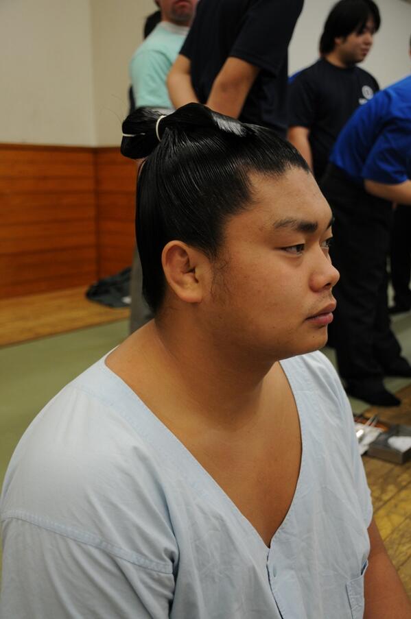 日本相撲協会公式 V Twitter 床山講習会 髷が完成 モデルは霧の富士 陸奥部屋 地元ではかっこいいと評判で 学生の時に雑誌のモデルをしていたそう 先輩床山さん談 Sumo Http T Co Q57a5k8mrq 日本相撲協会公式 V Twitter 床山講習会 髷が完成 モデルは霧の富士 陸奥部屋 地元ではかっこいいと評判で 学生の時に雑誌のモデルをしていたそう 先輩床山さん談 Sumo Http T Co Q57a5k8mrq