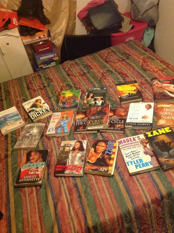 BABIEDATT's tweet photo. Books http://t.co/qeN1O7oDxN