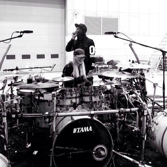 Bg_cV29IMAAmz47.jpg:large