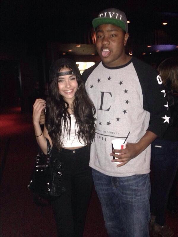 MadisonsUpdates's tweet image. Madison and a fan last night (1)
