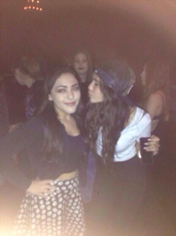 MadisonsUpdates's tweet image. Cutest fan photo