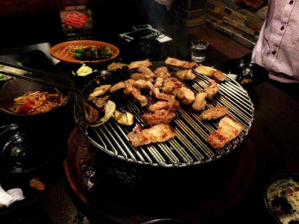 신논현역 '화기애애'.
돼지고기가 맛이 어마어마하다.