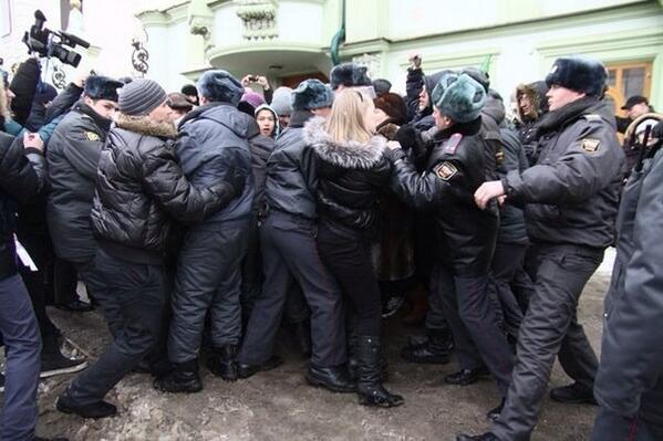 KenjiMokivaro's tweet photo. #болотноедело Провоцировать полицию со стороны гражданских активистов не хорошо. http://t.co/Qtr19t3W78