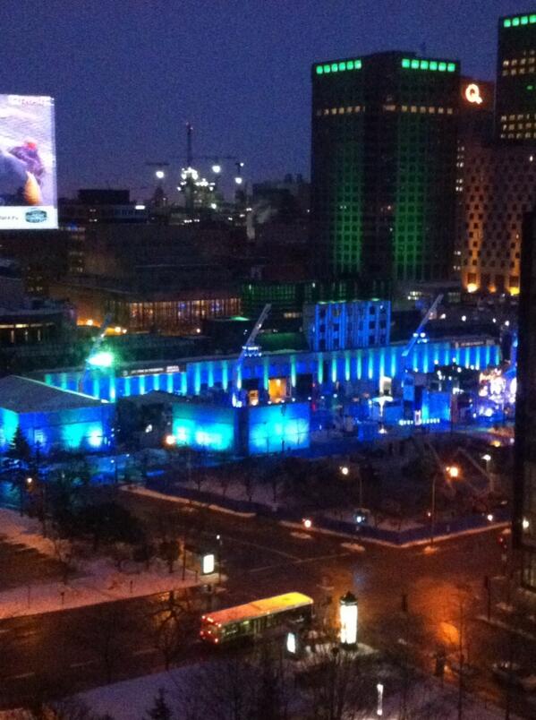 melfrap's tweet photo. Bon matin Montréal! Que c'est beau! #placedesarts #mtlenlumiere http://t.co/KaF2CTOExY