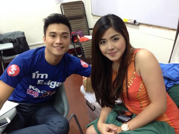 TV5Insider's tweet photo. Always together &amp; sweet forever lang ang peg, @TheEdgarAllan @AAShairaMae at @TropaMokoUnli campus tour http://t.co/zALOW8eta1