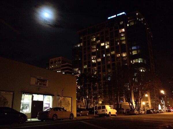 DarkHorseGym's tweet photo. #FullMoon watching over @DarkHorseGym... #Warewolfs are out tonight http://t.co/trN4aJ9tBm