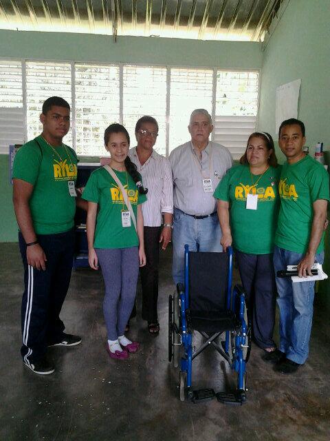 InteractOcoa's tweet photo. Entrega de la silla de Ruedas http://t.co/qT69qggTD7